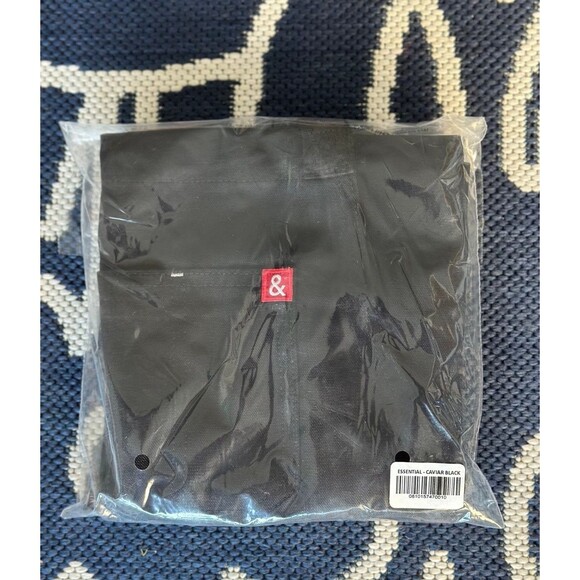 Hedley & Bennett Essential Apron - BRAND NEW SEALED - Caviar Black - Picture 2 of 3